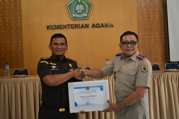 BPN Berikan Award Kepada Kejari Bireuen Komparatif ID