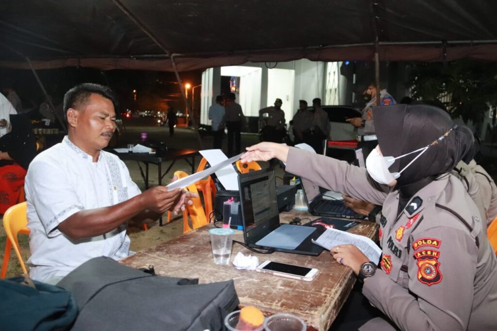 Sukseskan Mudik Lebaran, Polda Aceh Gelar Vaksinasi Hingga Malam