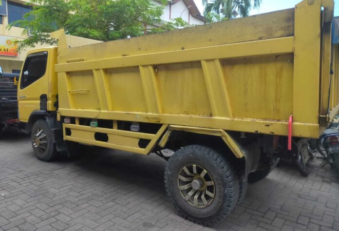 Colt Diesel Ini Miliki Tangki kapasitas 3 Ton Minyak, Ditangkap Saat Isi BBM