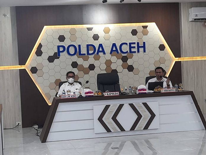 IMG-20220519-WA0005 Diireskrimsus Polda Aceh Kombes Pol Sony Sanjaya menegaskan akan menindak pelaku penyelundupan getah pinus dari Aceh. Polda Aceh sangat serius melakukan itu sebagai upaya melindungi salah satu sumber PAD. Foto: Ist.