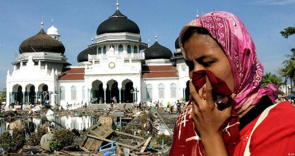 Tsunami Aceh 2004 Melihat Mahadahsyat Tsunami dari Atap Ruko di Simpang Mesra
