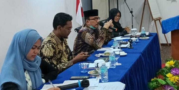 abon-MUhib Wakil Ketua MPU Aceh Teungku Muhibuthabary,M.Ag (tiga dari kiri). Ia menyebutkan rokok tidak haram. Foto: Ist.