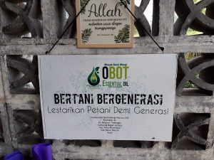 Bertani bergenerasi menjadi tagline minyak sereh wangi Obot yang digagas oleh Muhammad Rizal. Foto: Komparatif. id/Muhajir Juli.