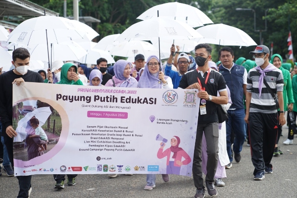 AIMI Provinsi Aceh menggelar kampanye menyusui ASI kepada bayi. Angka partisipasi pemberian ASI di Aceh masih berada di bawah Nasional. Foto: Ist.