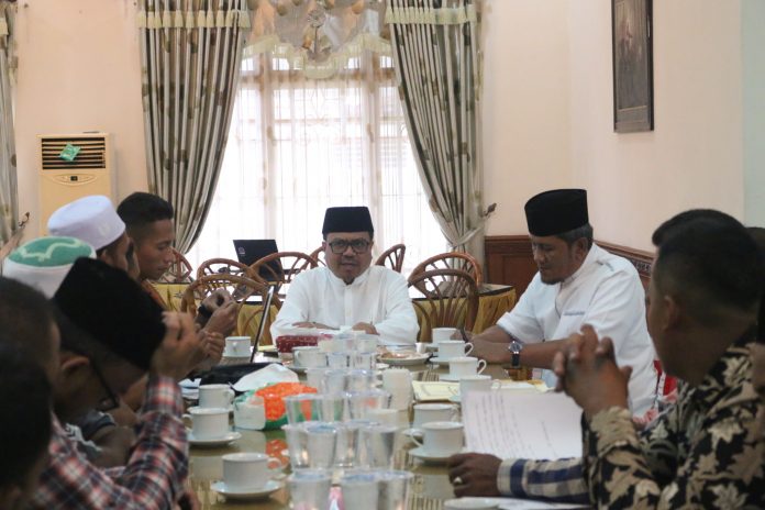 20220916161413_IMG_8710 Pj Bupati Aceh Utara Azwardi Abdullah temui Forum Keurani Aceh Utara (Forkara) di Pendopo Bupati, Lhokseumawe, Jumat (16/9/2022).