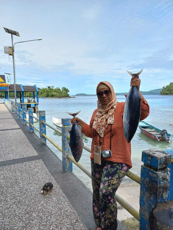 Ikan cakalang hasil tangkapan anak-anak nelayan di Pantai Iboih, Sabang. Saya menikmati rasa ikan yang segar yang diolah di sana.
