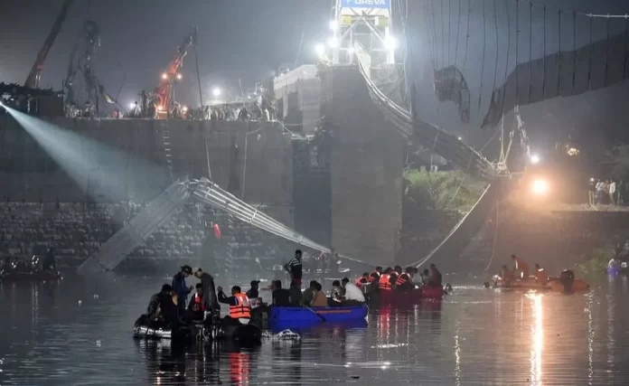 Rescuers searched for survivors at night India