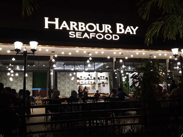 Harbor Bay, merupakan kawasan kuliner dan hiburan di Kota Batam. Salah satunya yaitu Harbor Bay Restaurant yang menyajikan seafood dan live mucic. Foto: Komparatif.ID/Muhajir Juli.