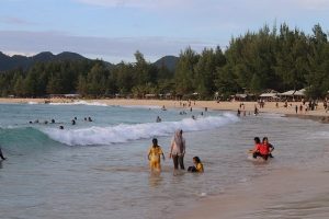 Pantai Lampuuk Wisata Pesona Komparatif Id