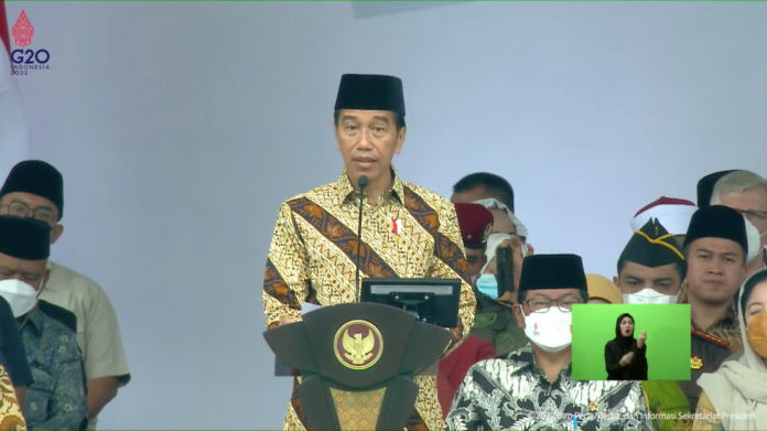 Presiden Jokowi Buka Muktamar Muhammadiyah Ke-48 - Komparatif.ID