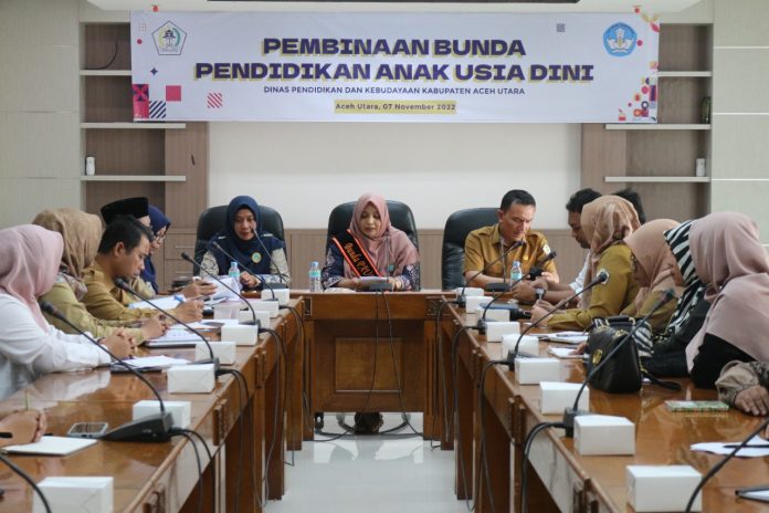 Bunda PAUD Aceh Utara Nurmaziah SE, Ak, M. Si sebut pembinaan PAUD penting untuk meningkatkan kualitas. Foto: Komparatif.ID/Fuad Saputra.