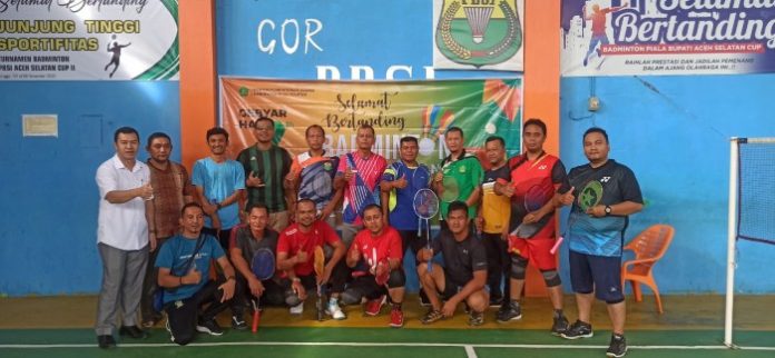523584 ASN Kankemenag Aceh Selatan mengikuti turnamen bulutangkis dalam rangka memperingati HAB-77. Foto: Kankemenag Aceh Selatan.