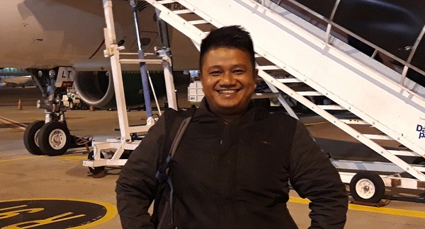 muhajir Juli 1 Muhajir Juli belum melihat langkah yang pasti dari pemerintah dan KKK3 untuk memastikan angkatan kerja Aceh di akar rumput dapat terserap dalam industri migas Aceh. Bilapun dibuka kesempatan kerja, dengan syarat yang sangat berat, mereka takkan bisa masuk. Foto: Koleksi pribadi.