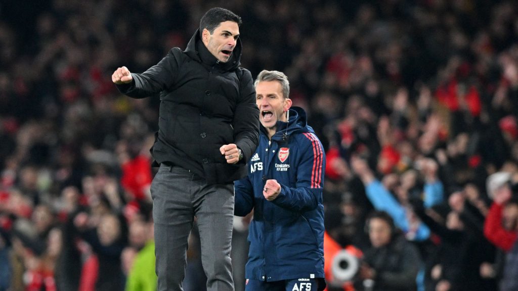 Pelatih Arsenal Mikel Arteta merayakan gol yang dicetak timnya. Foto: Goal.