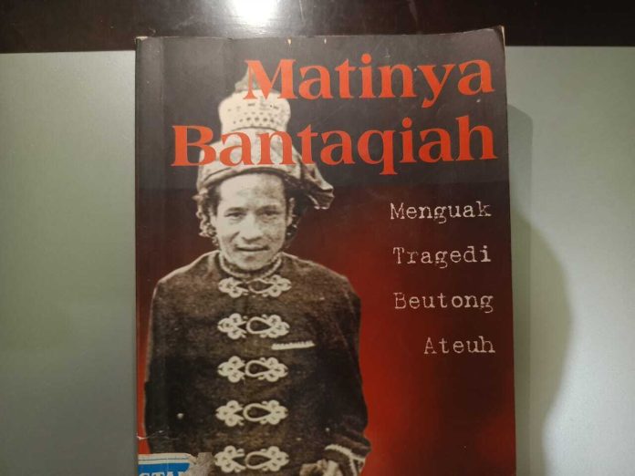 Buku Matinya Bantaqiah; Menguak Tragedi Beutong Ateuh, yang ditulis oleh Dyah Rahmany P. Buku tersebut menguak cukup tajam peristiwa pembantaian terhadap Teungku Bantaqiah dan santrinya. Foto: Komparatif.id.