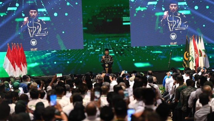 Jokowi Presiden Jokowi sebut ekonomi Indonesia tidak baik-baik saja meski mampu bertahan. Foto: Detik.com
