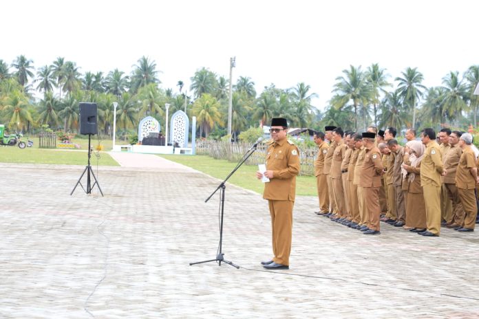 Pj Bupati Aceh Utara Azwardi Abdullah meminta ASN untuk responsif layani masyarakat. Foto: Komparatif.ID/Fuad Saputra.