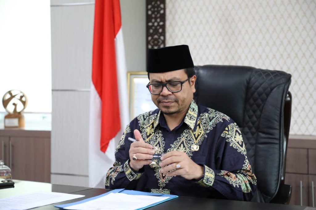 Sambut bulan suci Ramadan, Pj Bupati Aceh Utara Azwardi Abdullah menginstruksikan seluruh kantor pemerintah melaksanakan gotong royong. Foto: Ho for Komparatif.ID.