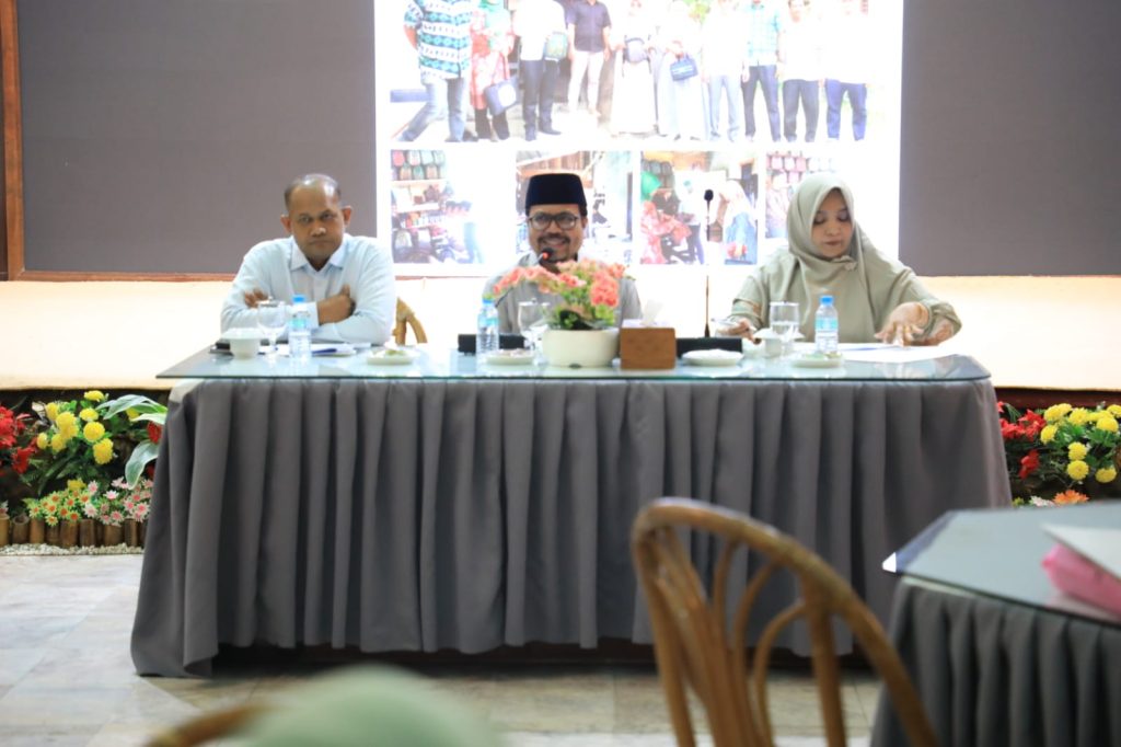Pj Bupati Aceh Utara Azwardi Abdullah mendorong Dekranasda membangun identitas brand Aceh Utara, Jumat (10/3/2023). Foto: Komparatif.ID/Fuad Saputara.