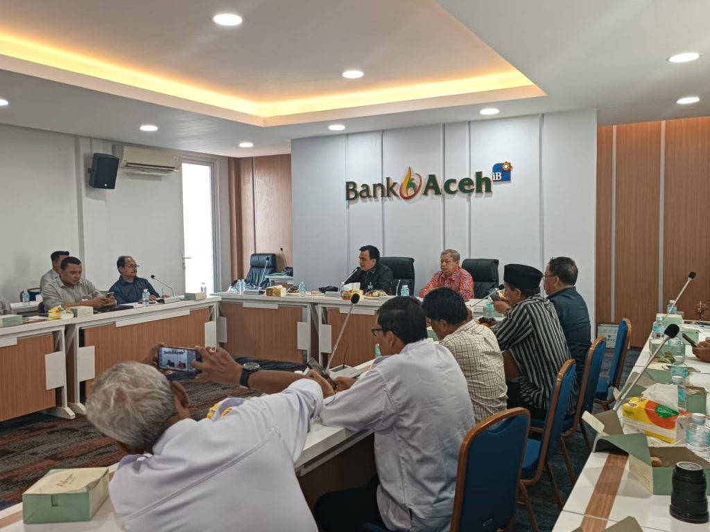 Direktur Utama Bank Aceh Muhammad Syah mengatakan BAS targetkan tahun ini menjadi bank devisa. Foto: Komparatif.ID/Fuad Saputra.
