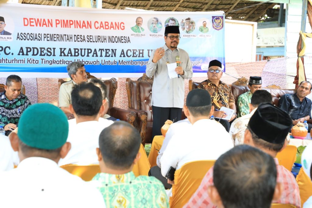 Pj Bupati Aceh Utara Azwardi Abdullah bertemu dengan pengurus Apdesi. Foto: Humas.