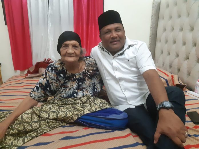 Ibunda H. Mukhlis Hj. Rabiah binti Abdullah meninggal dunia di Gampong Pulo Ara, Kota Juang. Foto: HO for Komparatif.ID.