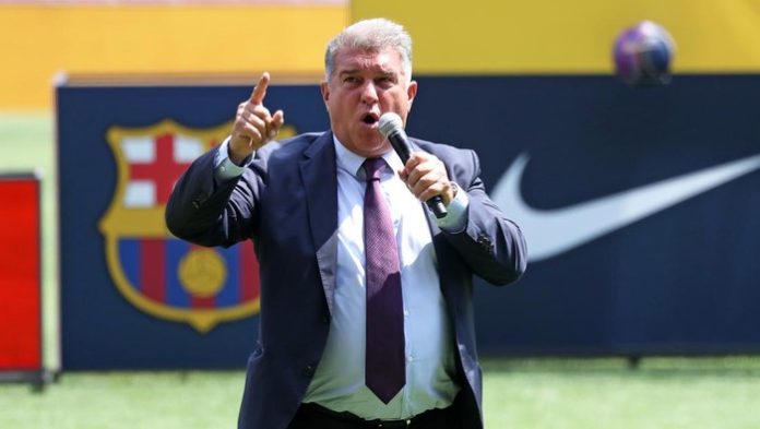Presiden Barcelona Joan Laporta bantah klubnya menyuap wasit. Foto: Barcelona.