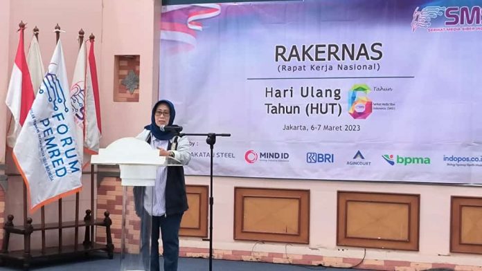Ketua Dewan Pers Ketua Dewan Pers Ninik Rahayu menyebut pihaknya memberikan perlindungan pada karya jurnalistik berkualitas, Senin (6/3/2023). Foto: Komparatif.ID/Muhajir Juli.