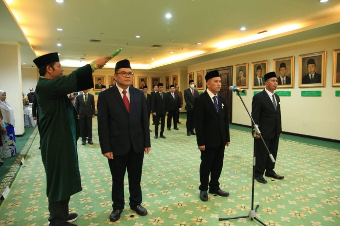 Dr Syamsuar M.Ag kembali memimpin STAIN Meulaboh periode 2023-2027. Ia dilantik bersama Rektor UIN Jakarta dan Rektor IAIN Cirebon di Jakarta, Rabu (1/3/2023). Foto: HO for Komparatif.ID.
