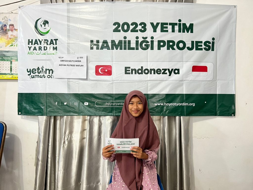 Salah seorang santri penerima beasiswa dari RQV Indonesia yang bekerja sama dengan Hayrat Yardim Turki. Foto: HO for Komparatif.ID.