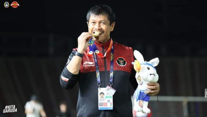 FB_IMG_1684366450643 Gigit medali emas
