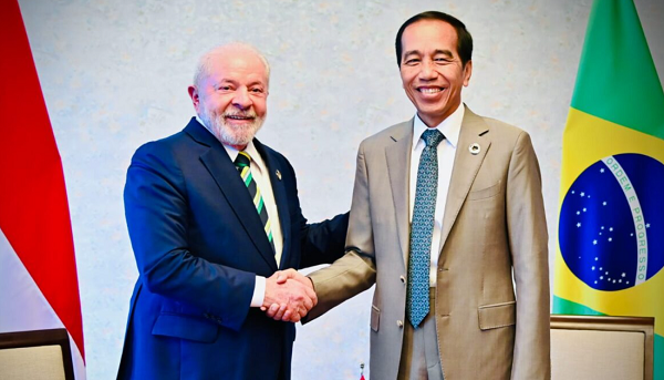 KTT G-7 KTT G-7, Presiden Jokowi menggelar pertemuan bilateral dengan Presiden Brasil Luiz Inácio Lula da Silva, Sabtu (20/5/2023), di Hotel Rihga Royal, Hiroshima, Jepang. Foto: BPMI Setpres/Laily Rachev.
