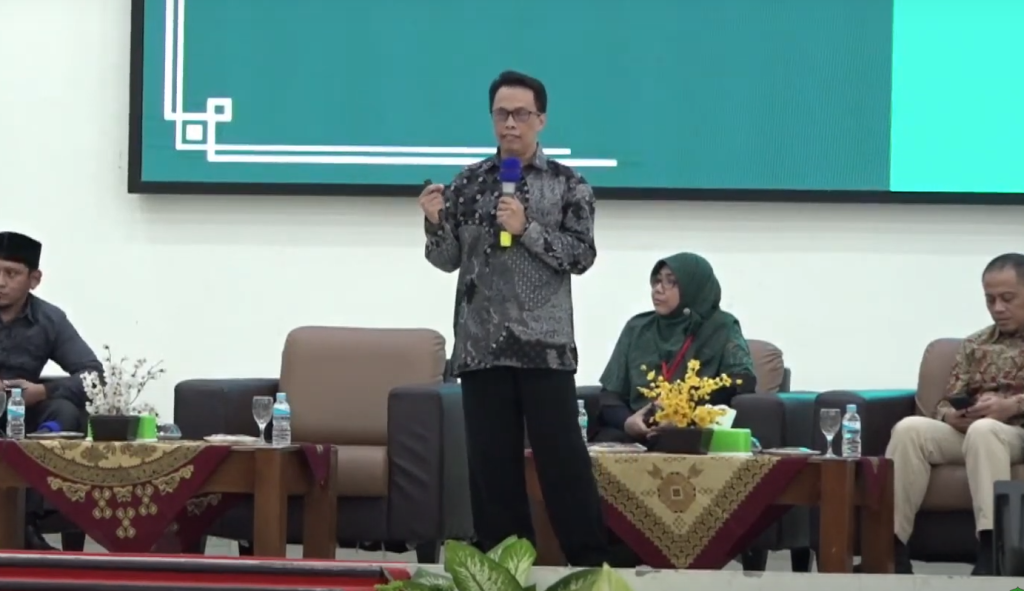 halal. Kaprodi Ekonomi Islam FEB Unpad Cupian, Ph.D mengatakan sektor industri ekonomi syariah Indonesia masih kekurangan SDM berkualitas. Foto: Tangkapan layar Komparatif.ID