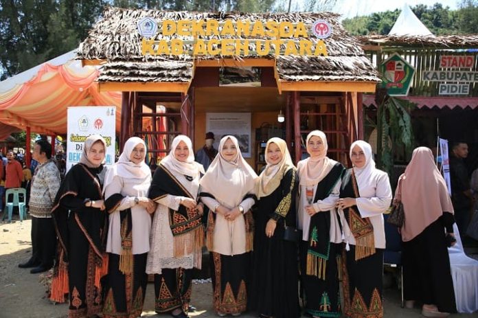 Dekranasda Aceh utara (1) Dekranasda Aceh Utara berhasil meraih juara 3 Desa Kerajinan dan juara Harapan 1 Stand Terbaik pada Rakerda dan Pameran Kerajinan Dekranasda Aceh di Taman Pala, Tapaktuan, Aceh Selatan, Sabtu (17/6/2023). Foto: Ho for Komparatif.ID.