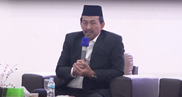 Mohd Zawawi Anggota Dewan Negeri Selangor YB Mohd Zawawi menjelaskan kerangka ekonomi manusiawi dalam konsep Malaysia MADANI. Foto: UIN Ar-Raniry.