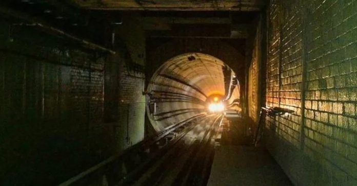 Uji Coba kereta api bawah tanah melalui terowongan di bawah sungai Hooghly pada April 2023 lalu. Foto: PTI.