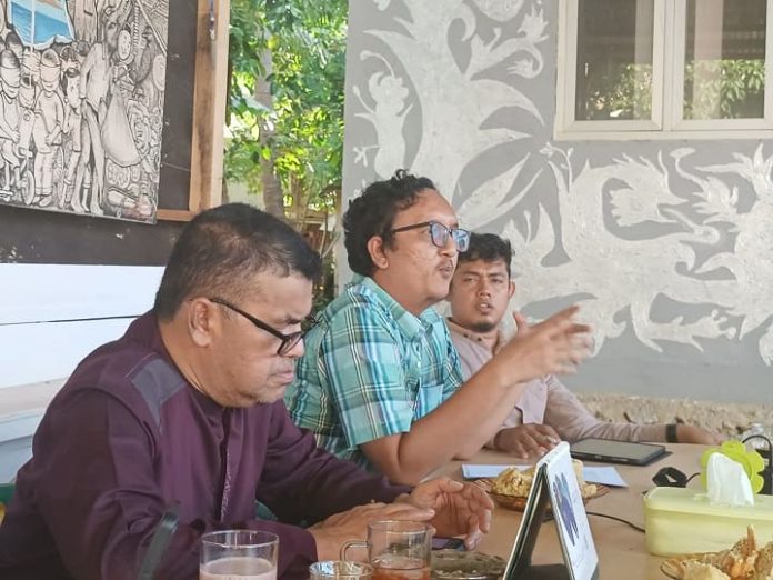 LBH banda aceh Konferensi pers hasil pendokumentasian dugaan pelanggaran HAM berat masa lalu di kantor LBH Banda Aceh, Jumat (28/7/2023). Foto: Komparatif.ID/Fuad Saputra.