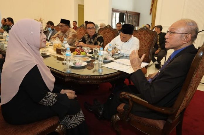 moro Puluhan perwakilan Bangsa Moro bertemu Wali Nanggroe Aceh, Tgk. Malik Mahmud Al Haythar, Jumat (7/7/2023) di Meuligoe Wali Nanggroe, Aceh Besar. Foto: Ho for Komparatif.ID.
