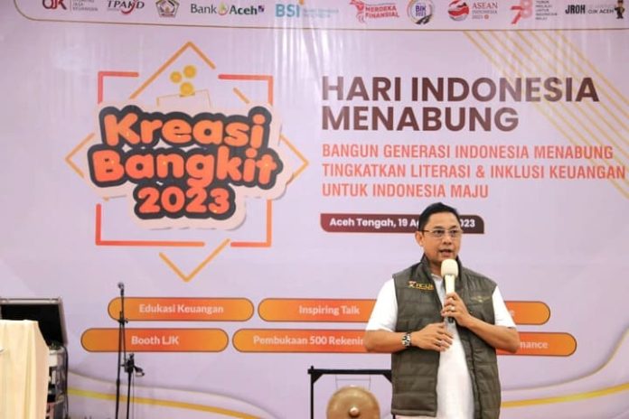 Kepala OJK Aceh Yusri saat menyampaikan kata sambutan pada peringatan Hari Indonesia Menabung (HIM) 2023 di Takengon, Aceh Tengah. Foto: Ho for Komparatif.ID.
