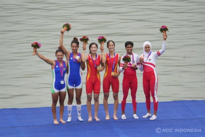 Rowing putri indonesia Tim Rowing Indonesia menjadi penyumbang medali pertama bagi kontingen Indonesia di Asian Games 2022 yang berlangsung di FY Water Sports Center, Hangzhou, Tiongkok, Minggu (24/9/2023).