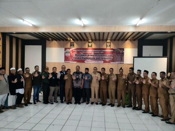 densus 88 aceh Satgaswil Aceh Densus 88 Anti Teror Polri menggelar sosialisasi ideologi wawasan kebangsaan bagi ASN di Kantor Disdik Gayo Lues, Blangkejeren, Selasa (19/8/2023). Foto: Ho for Komparatif.ID.