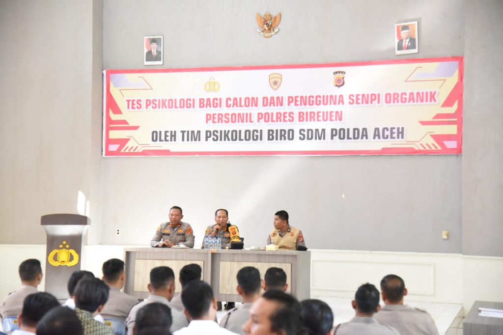 Personil Polres Bireuen ikuti ujian psikologi berkala di Aula Serba Guna 93 Pesat Gatra Mapolres Bireuen pada Senin (11/9/2023). Foto: Ho for Komparatif.ID