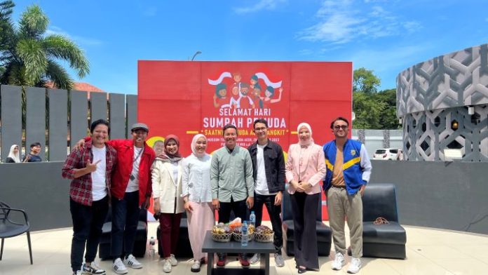 Saatnya pemuda aceh bangkit Saatnya pemuda aceh bangkit, Perhimpunan Intelektual Muda Aceh (Pintu Aceh) peringatan Sumpah Pemuda di open stage Museum Aceh, Banda Aceh, Sabtu (28/10/2023). Foto: Ho for Komparatif.ID.