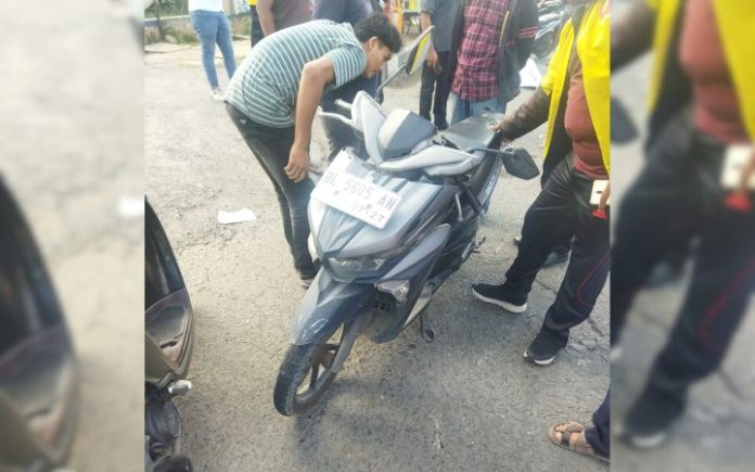 pria tanpa identitas kecelakaan di depan puswil aceh Seorang pria tanpa identitas mengalami kecelakaan di depan Perpustakaan Wilayah Aceh, yang terletak di Jalan Teuku Nyak Arif, Banda Aceh, Jumat (27/10/2023).