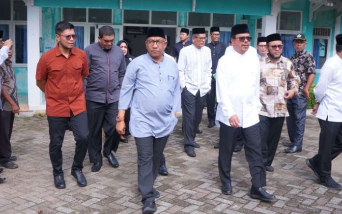 MTQ Aceh 2025 Asisten I Setda Aceh Azwardi Abdullah AP MSi saat memimpin Tim Verifikasi Calon Tuan Rumah MTQ ke-37 Aceh pada Jumat (17/11/2023) pagi di Kota Jantho. Foto: Humas Aceh Besar.