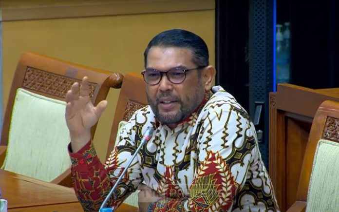 Nasir Djamil Anggota Komisi III DPR RI Nasir Djamil minta Pemerintah serius tangani pengungsi Rohingya yang terus terdampar ke Aceh pada Raker dengan Menkumham di Jakarta, Selasa (21/11/2023). Foto: Youtube/TV Parlemen.