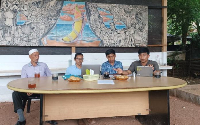 Konferensi pers sengkarut pembebasan dan ganti rugi lahan pembangunan PLTA Peusangan 1 dan 2 di Kantor YLBHI-LBH Banda Aceh, Rabu (22/11/2023). Foto: Komparatif.ID.