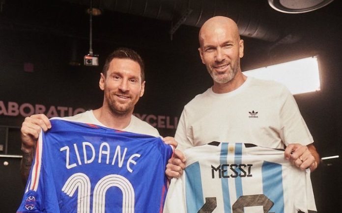 Percakapan setelah Menaklukkan Sejarah. Lionel Messi dan Zinedine Zidane. Foto: Adidas Football.