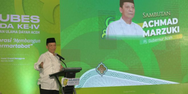 Achamd Marzuki Penjabat Gubernur Aceh Achmad Marzuki saat menyampaikan sambutan pada Musyawarah Besar (Mubes) Himpunan Ulama Dayah Aceh (HUDA) ke-IV, di Hotel Grand Nanggroe Banda Aceh, Jumat, (1/12/2023).