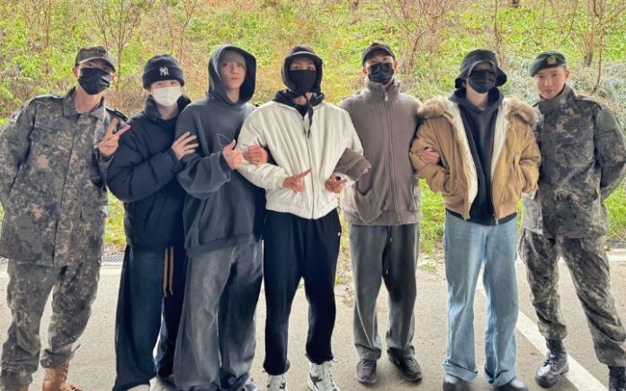 BTS Member BTS akan mulai menjalani wajib militer (wamil) akhir tahun ini. Label mereka Big Hit mengatakan BTS mungkin akan kembali pada 2025 mendatang. Foto: Big Hit.
